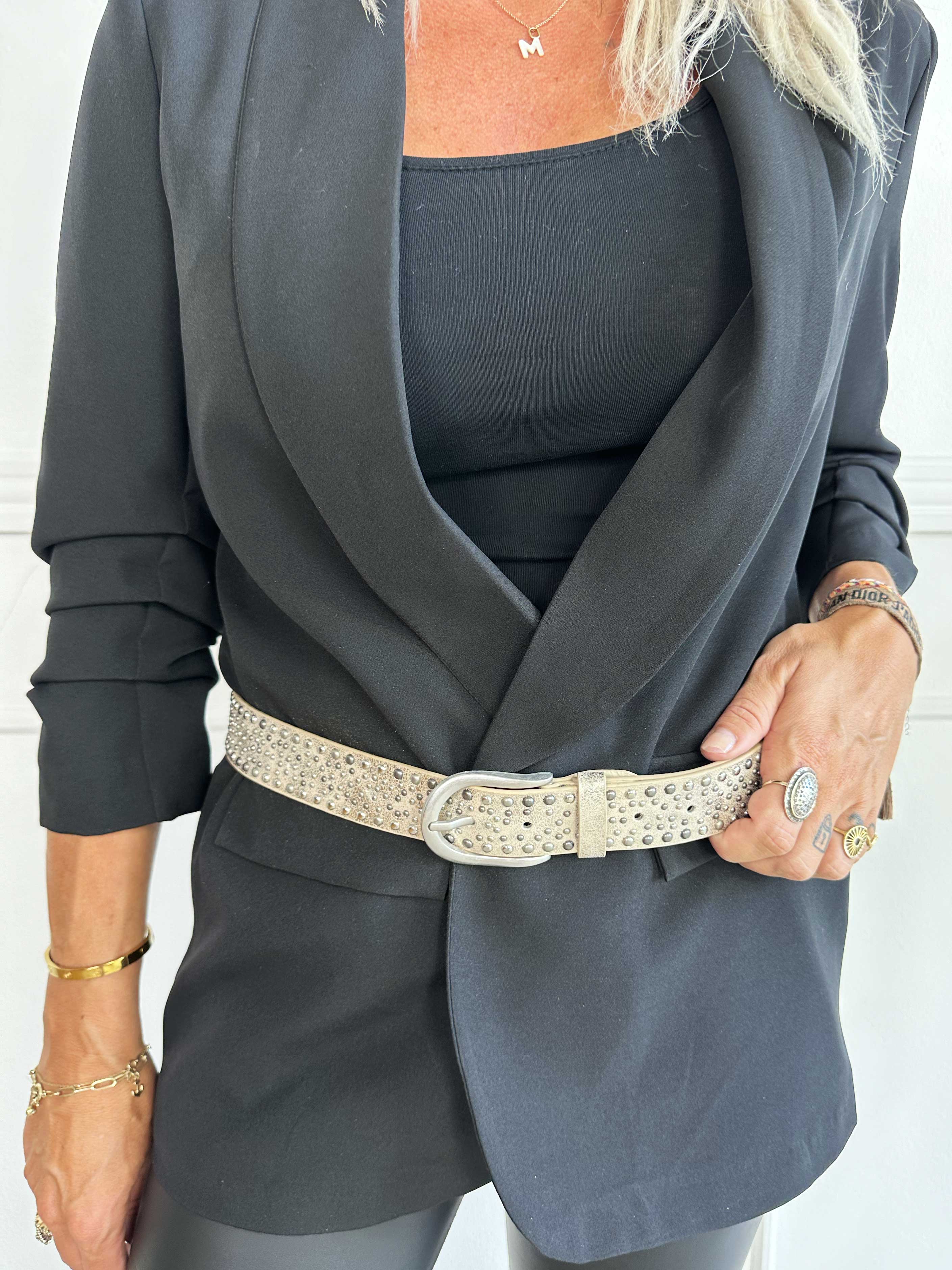 Medea - Bälte utsmyckat med nitar